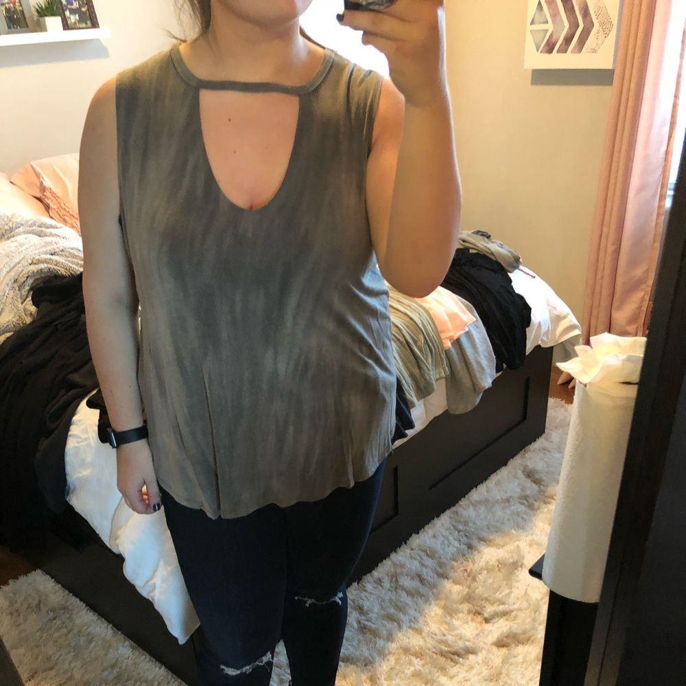 Cutout tank